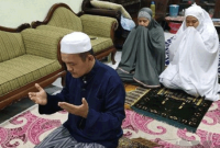 shalat Hari Raya sendirian di rumah