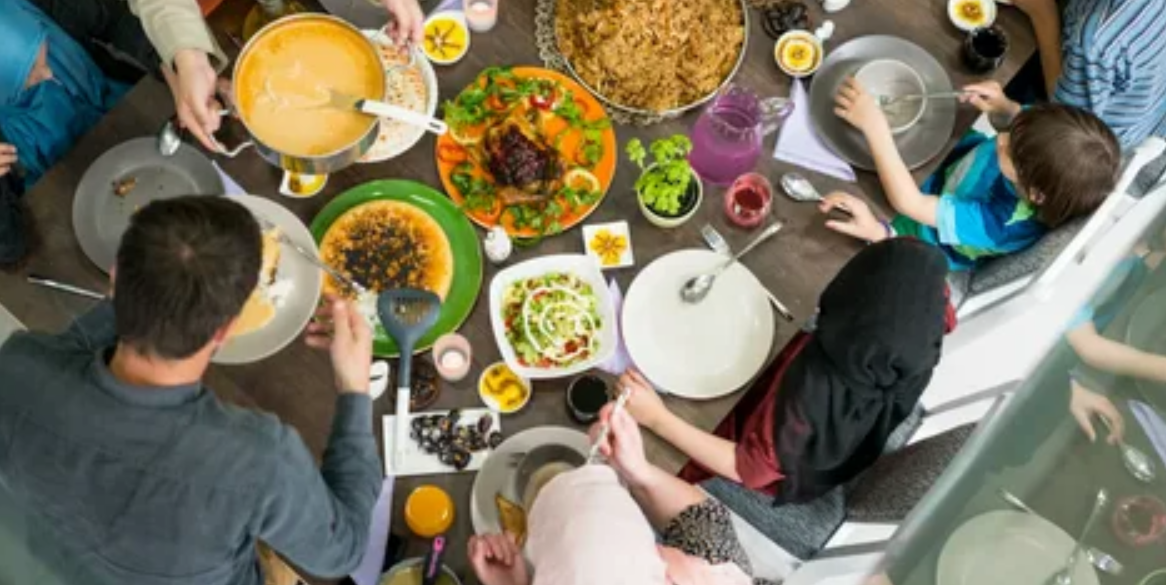 Berbuka Di Rumah atau Masjid