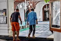 Doa Masuk dan Keluar Masjid