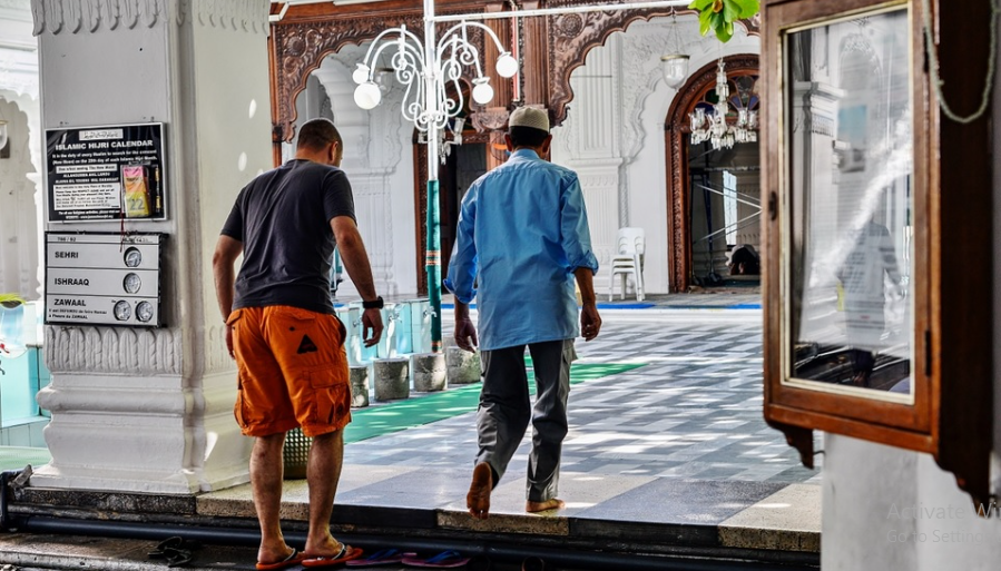 Doa Masuk dan Keluar Masjid